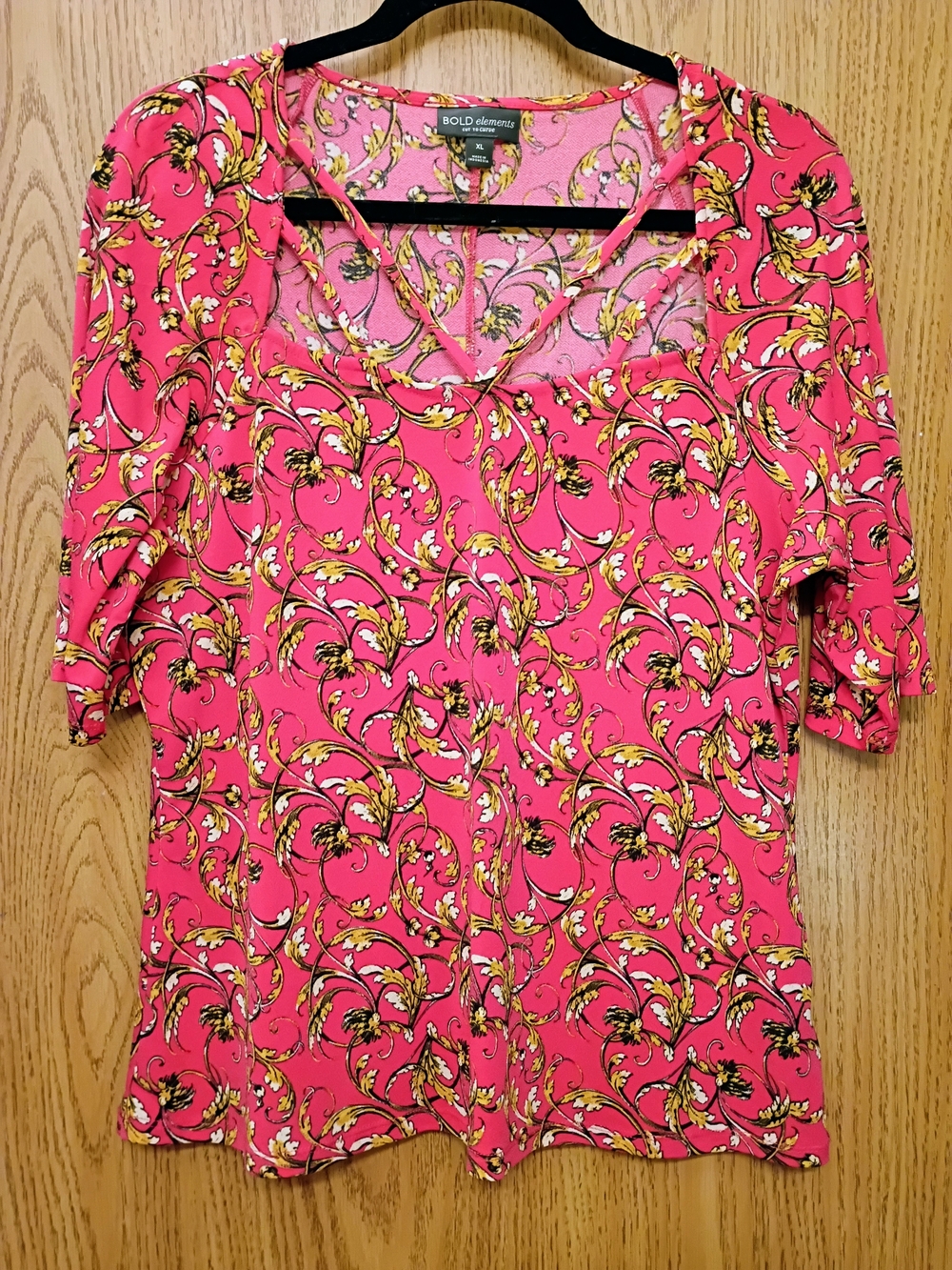 BOLD elements Coral Pink Floral Scroll Short Sleeve Top